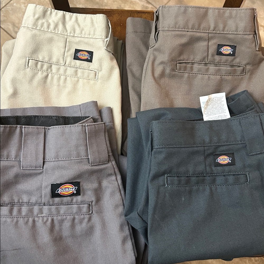Dickies Men's Chinos - Khaki and Taupe
3 pairs are size 14
1 pair is 28x30